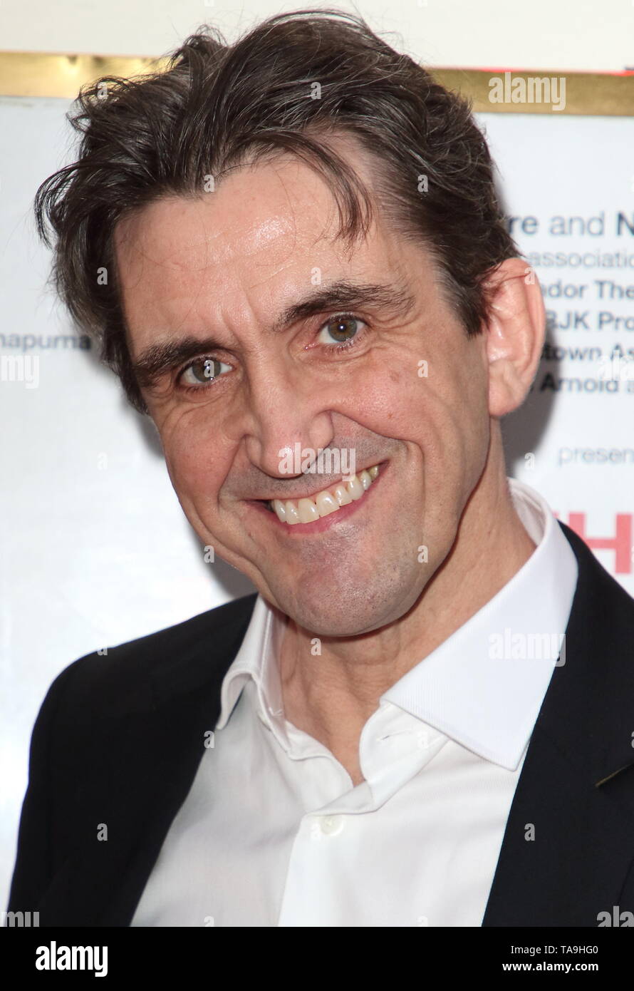 Londra, Regno Unito. 22 Maggio, 2019. Stephen McGann a Lehman Trilogy premere notte al Piccadilly Theatre, Piccadilly Circus Credito: SOPA Immagini limitata/Alamy Live News Foto Stock