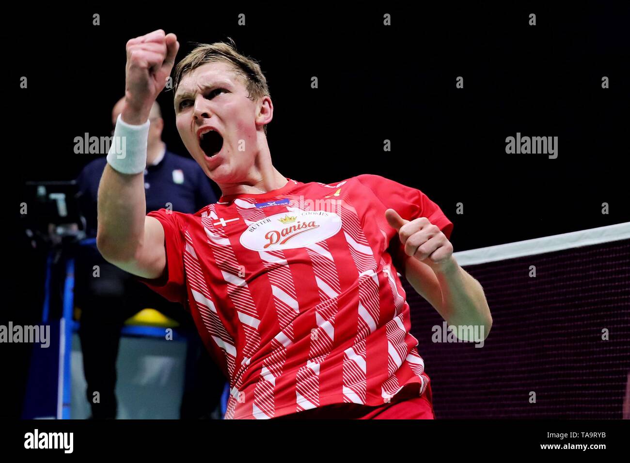 Nanning. 23 Maggio, 2019. Viktor Axlsen della Danimarca festeggia dopo aver vinto il uomini singoli match contro la rielezione di Chen a lungo della Cina a quaterfinal stadio di Sudirman Cup 2019 in Nanning, sud della Cina di Guangxi Zhuang Regione autonoma il 23 maggio 2019. Credito: Liu Xu/Xinhua/Alamy Live News Foto Stock