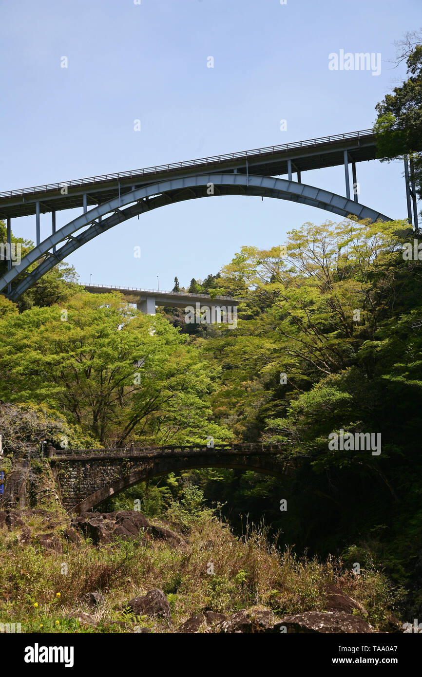 Escursionismo vista del ponte a Takachiho gorge nella Prefettura di Miyazaki Giappone Foto Stock