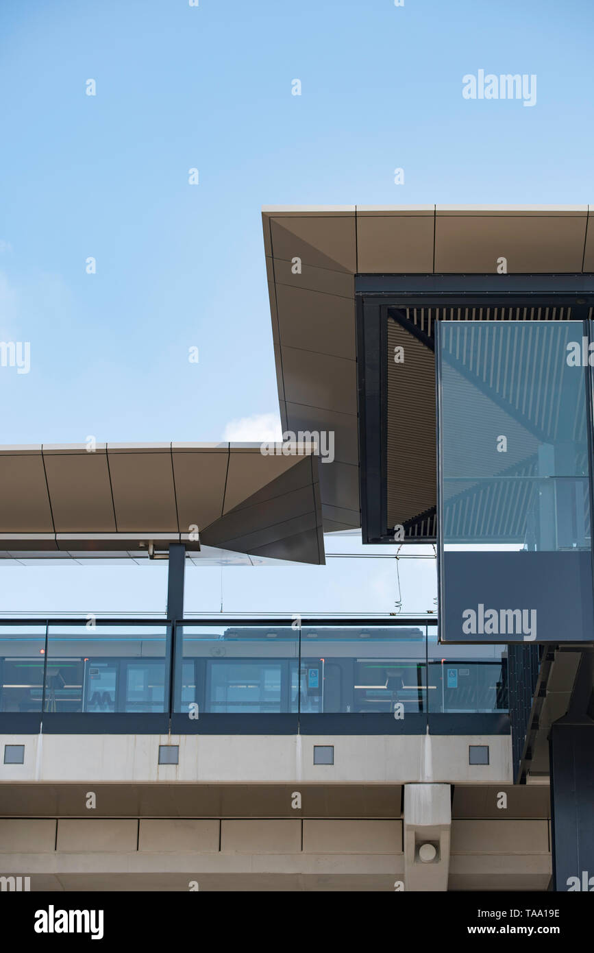 Il 25 maggio 2019 Sydney, Aust: Guardando fino alla piattaforma presso la nuova Metropolitana di Sydney Nord-ovest skytrain at Kellyville stazione ferroviaria che si apre questa domenica Foto Stock