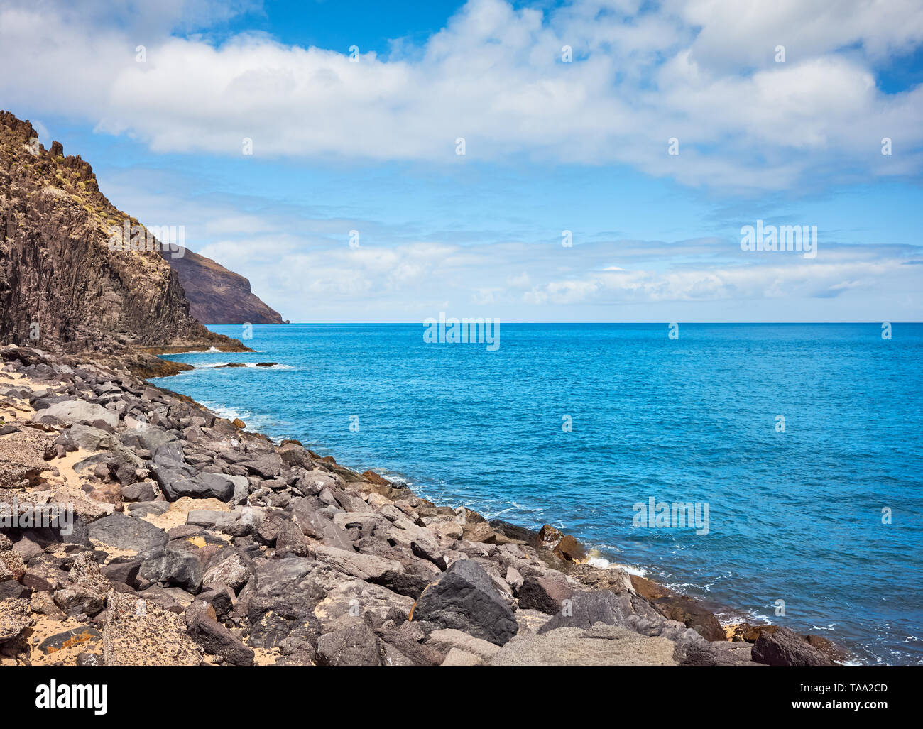 New Scenic 5 posti la roccia vulcanica costa vicino a San Andres, Tenerife, Spagna. Foto Stock