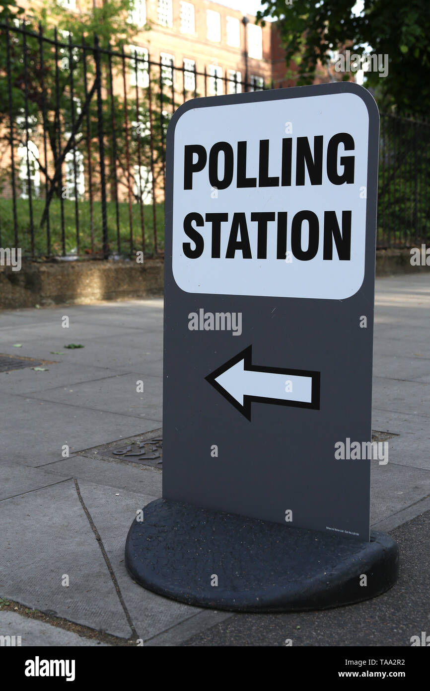 Stazione di polling segno per le elezioni europee. Ue. Maggio 2019 Foto Stock