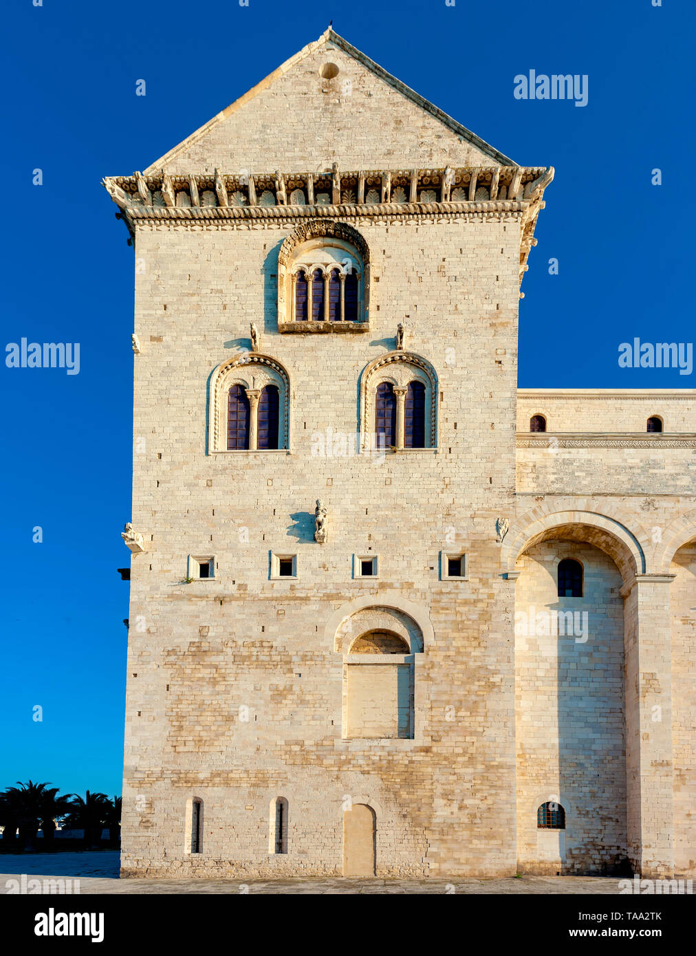Dettaglio della Cattedrale di Trani, un grande esempio di romanico pugliese architettura, Puglia, Italia Foto Stock