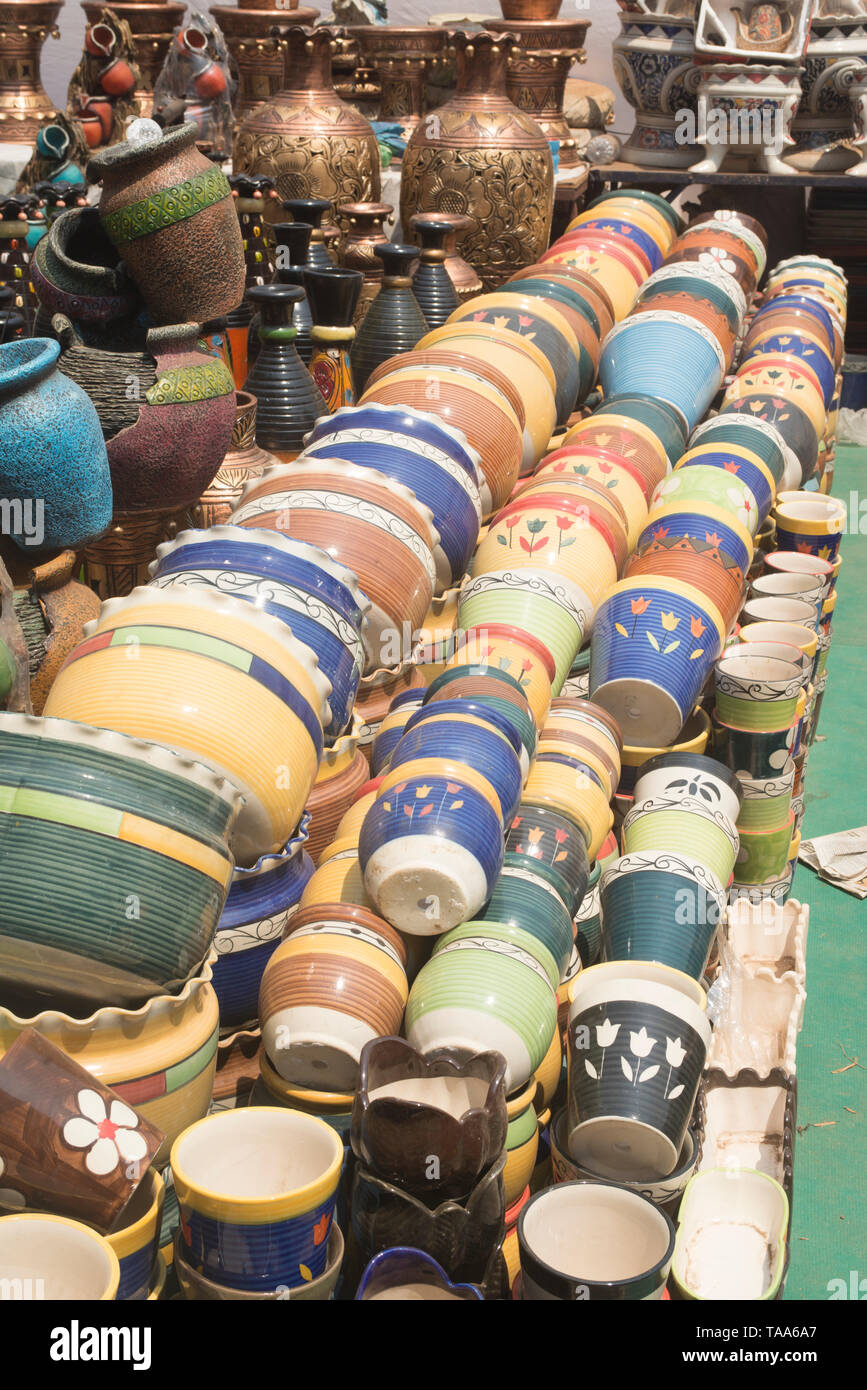 Oggetti in ceramica, Thane, Maharashtra, India, Asia Foto Stock