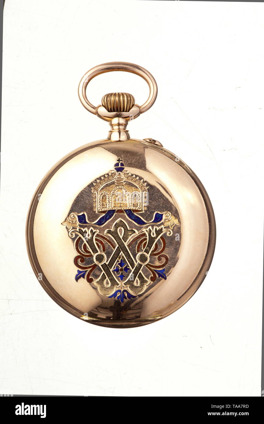 Il Kaiser Guglielmo II - un dono d'oro orologio da tasca, circa 1890 Eppner fratelli, Berlino, .585 oro. Pienamente funzionale e movimento con zirconi, precisione orologio. Smaltato bianco orologio con numeri arabi, separato di seconda mano e oro puntatori. Oro Rosso alloggiamento con affrancature multiple, il coperchio inverso con finemente smaltati iniziale 'W' sotto una corona imperiale, la superficie interna con affrancature "0,585" und "23143" nonché "F&H' e una corona. Diametro 50 mm. Peso 89,5 g. Nella sua pelle associati guarda caso con velluto- e Fodera in seta, Additional-Rights-Clearance-Info-Not-Available Foto Stock