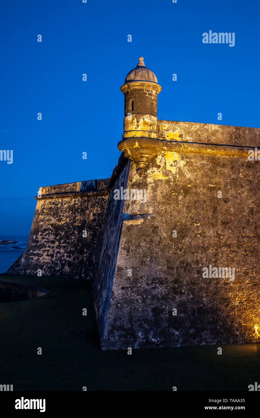 Sentry house e bastioni, San Felipe del Morro Castle, Sito Storico Nazionale di San Juan, la vecchia San Juan, Puerto Rico Foto Stock