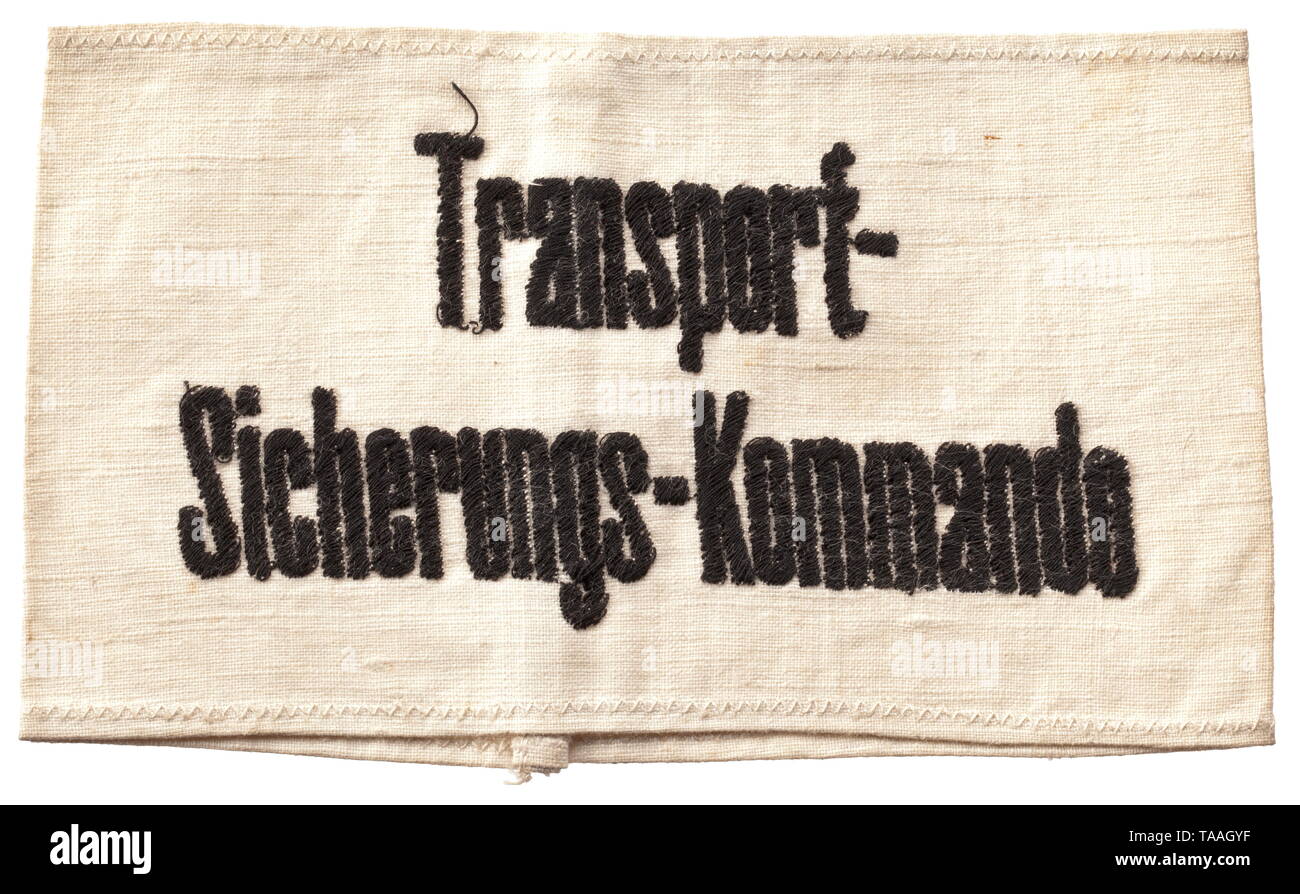 Un bracciale 'Transportsicherungs-Kommando' Armbinde weisse mit schwarz eingestickter, zweizeiliger lateinischer Aufschrift. storica, storica del xx secolo, Editorial-Use-solo Foto Stock