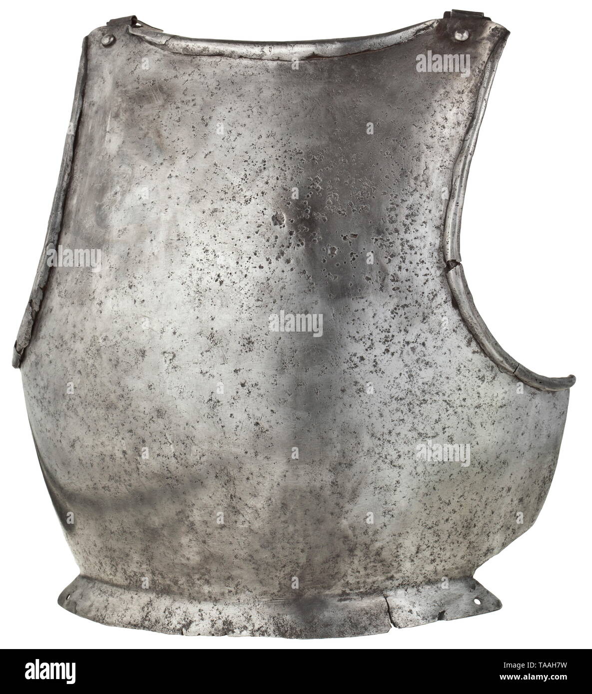 A sud di un pettorale tedesco di globose modulo per un uomo d armi, circa 1500/10 distintamente una curva-pezzo pettorale con flange colpito verso l'esterno. Cinturino originale fibbie attaccate alle spalle. Vecchia riparazione sul lato destro sotto il fazzoletto. Altezza 35,5 cm. storica, storica, bracci difensivo, armi, armi, arma, braccio, dispositivo di combattimento, oggetto, oggetti, alambicchi, clipping, clippings, tagliate, cut-out, ritagli arnese, attrezzature, utensili, XVI secolo, Additional-Rights-Clearance-Info-Not-Available Foto Stock