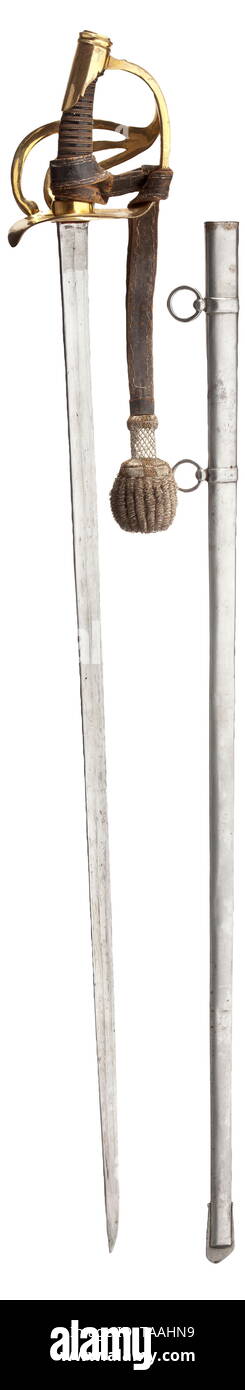 La cavalleria pesante spada M 1826 per gli ufficiali del russo cuirassiers un fullered, singola lama a bordo. Fire-ottone dorato il fuso a snodo-bow elsa con tre barre laterali, ricoperti di pelle grip con avvolgimento in filo. Sciabola in acciaio con due mobili degli anelli di sospensione. Lunghezza 97 cm. Originale, attaccato spada nodo. Rare. Cfr. A. Kulinsky, Russische Blankwaffen, pubblicato da 'Atlant' 2005, p. 332. storica, storica del XIX secolo, Additional-Rights-Clearance-Info-Not-Available Foto Stock