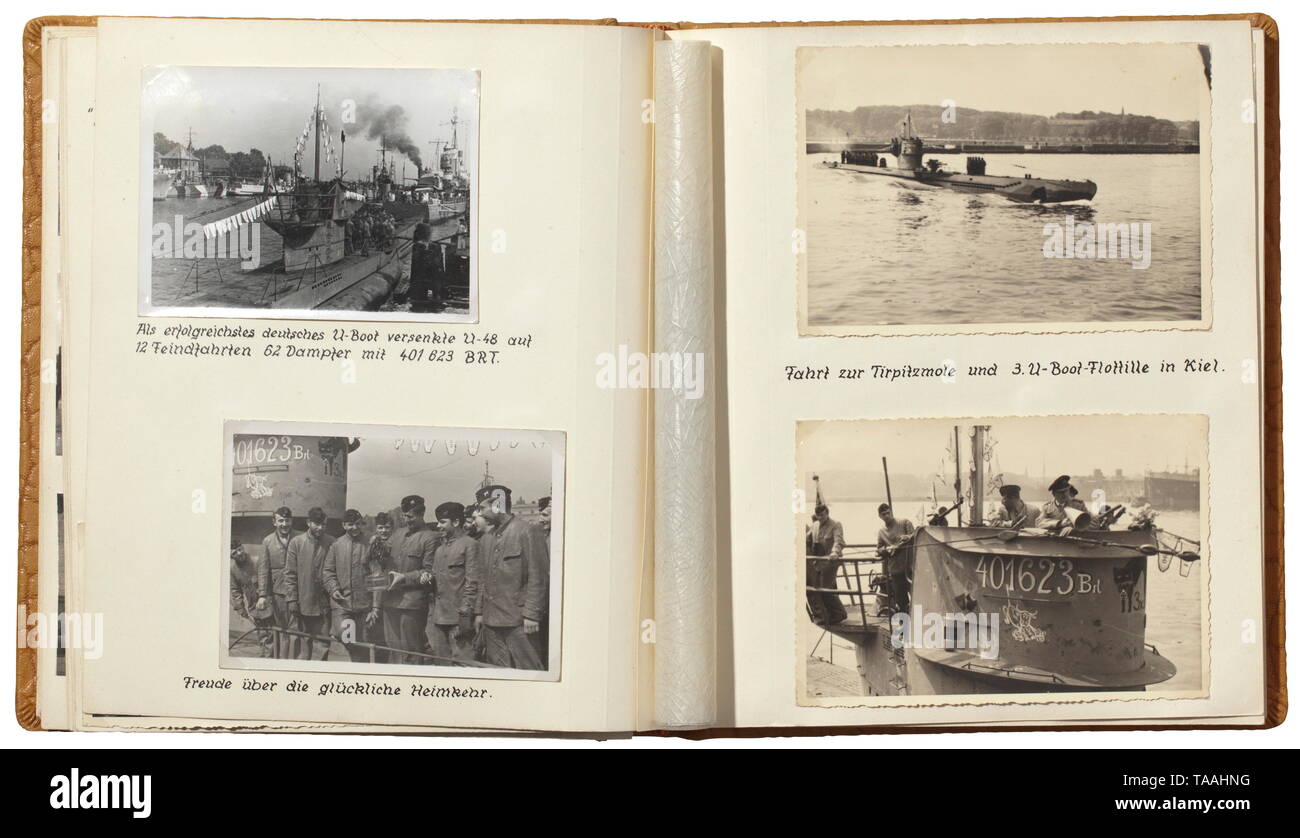Un album di foto di Sottufficiali di 2a classe di Alex Hübner, membro dell'equipaggio di U-48, U-167, U-775 splendidamente legendées album con circa 174 eccellente foto dal suo tempo di servizio dal 6 aprile 1940 al 8 maggio 1945. Molto bene le immagini delle caratteristiche tecniche dei sottomarini, con vittoria fiamme, torre malings e sovrastruttura. Foto dei comandanti con il cavaliere del Cross della Croce di Ferro come tenente Schultze e tenente comandante Rösing, trasferimento a siluro e affondamento di navi con siluri e della nave di pistola, ritratti, sottomarino penna. Sommergibile sailor A. Hübner , Editorial-Use-solo Foto Stock