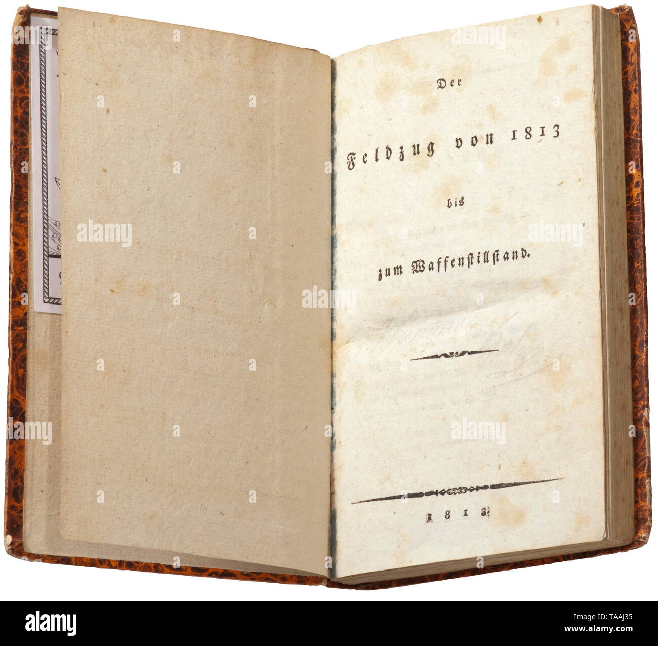 Carl von Clausewitz (1780 - 1831) - 'Der Feldzug von 1813 bis zum Waffenstillstand' (tr. "La campagna del 1813 che si è conclusa con l armistizio"), edizione 1813 81 pagine con contemporanea cartone marmorizzato vincolante, circa 17,5 x 11,5 cm. Prima di solo quattro edizioni, tutti di loro pubblicato durante la vita dell'autore. Per un lungo periodo di tempo Gneisenau doveva essere l'autore di questo documento, mentre era in realtà scritto da Clausewitz. Tutti gli altri scritti di C. sono stati pubblicati dopo la sua morte, tra i quali il leggendario 'Vom Kriege' ('sulla guerra"). Il volume di h, Additional-Rights-Clearance-Info-Not-Available Foto Stock