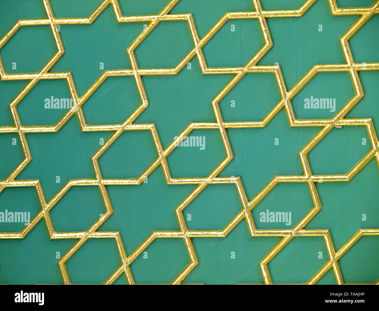 Vista del classico design orientale, modello di calligrafia arte sulla costruzione tetto interno. Golden Star modello sagomato sul tetto presso il Palazzo di Topkapi di Istanbul Foto Stock