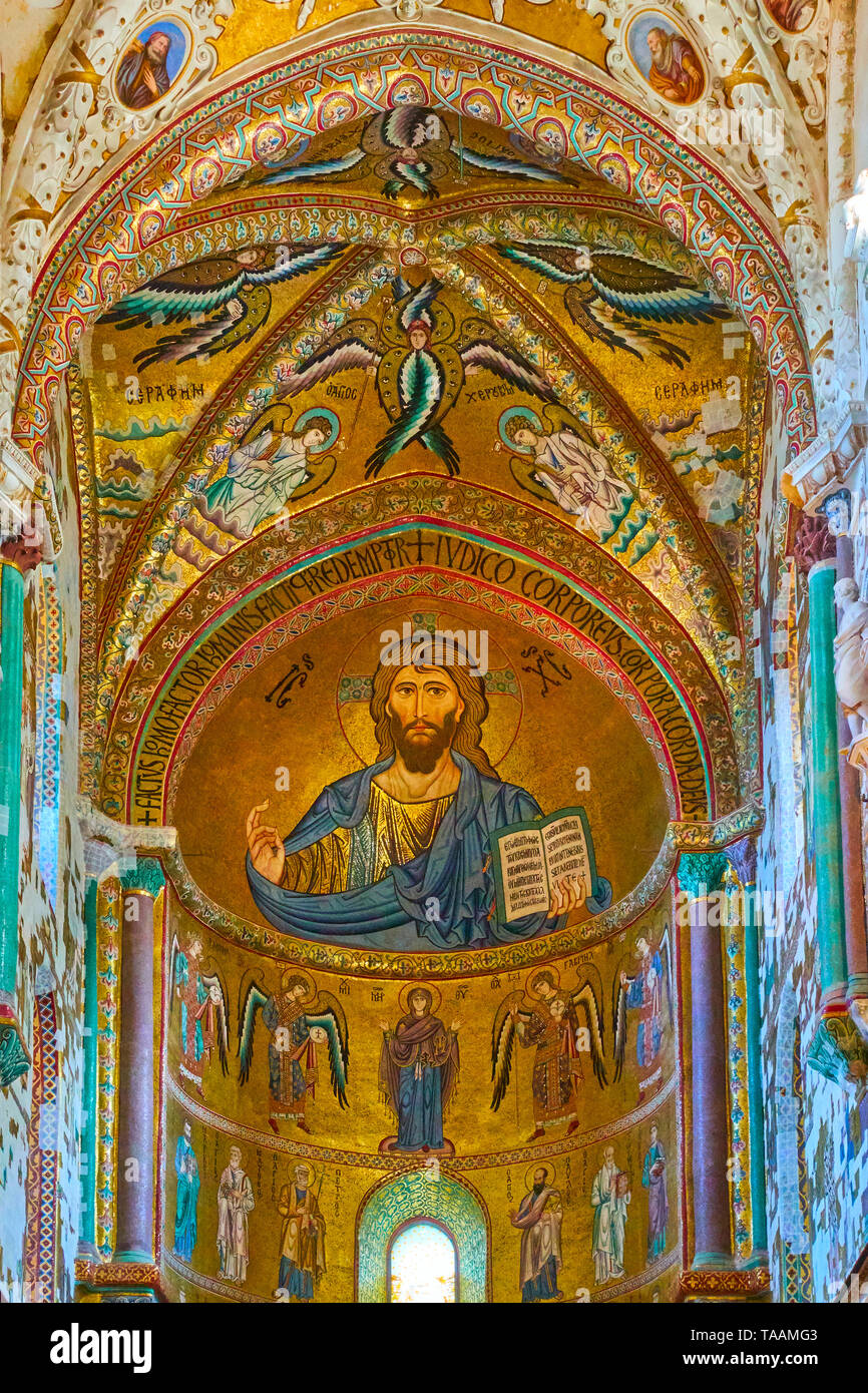 Mosaici antichi (XII secolo) nella cattedrale di Cefalù (Duomo di Cefalu), Italia Foto Stock