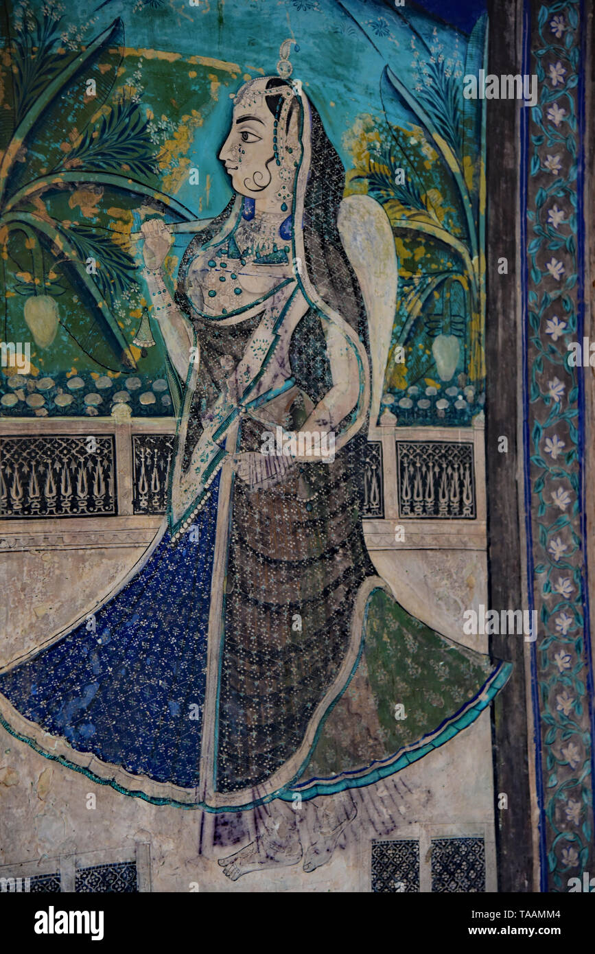 Colorato Rajput pittura all'interno del Chitrashala, una galleria porticata costruita tra 1748 e 1770, Garh Palace, Bundi, Rajasthan, stato dell India occidentale, in Asia. Foto Stock