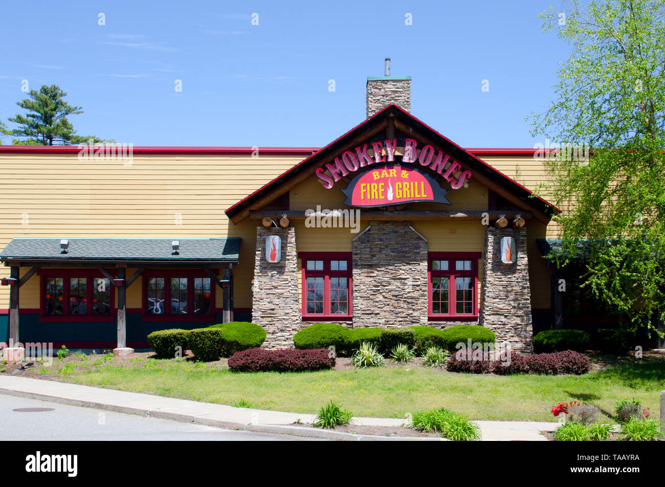 Smokey Bones ristorante, bar & fire grill barbeque catena in Stoughton, Massachusetts, STATI UNITI D'AMERICA Foto Stock
