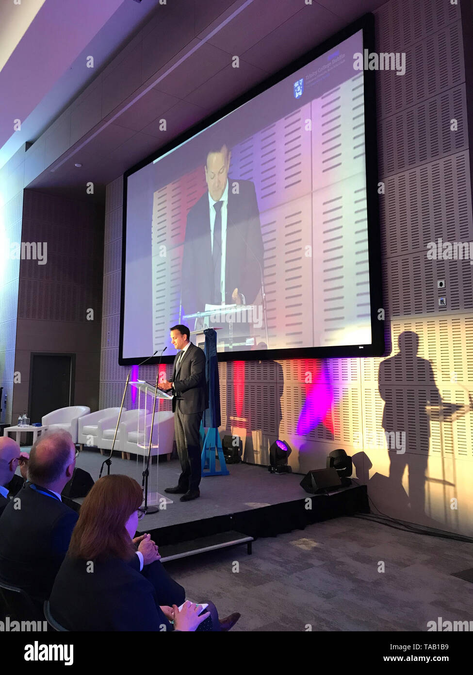 Migliore qualità disponibile Taoiseach Leo Varadkar all'apertura ufficiale di una nuova 80 milioni di euro per il Trinity Business School di Dublino, ha detto che spera di Seamus Lawless, mancanti scalatore irlandese su Everest può essere trovato e portato a casa per la sua famiglia. Foto Stock