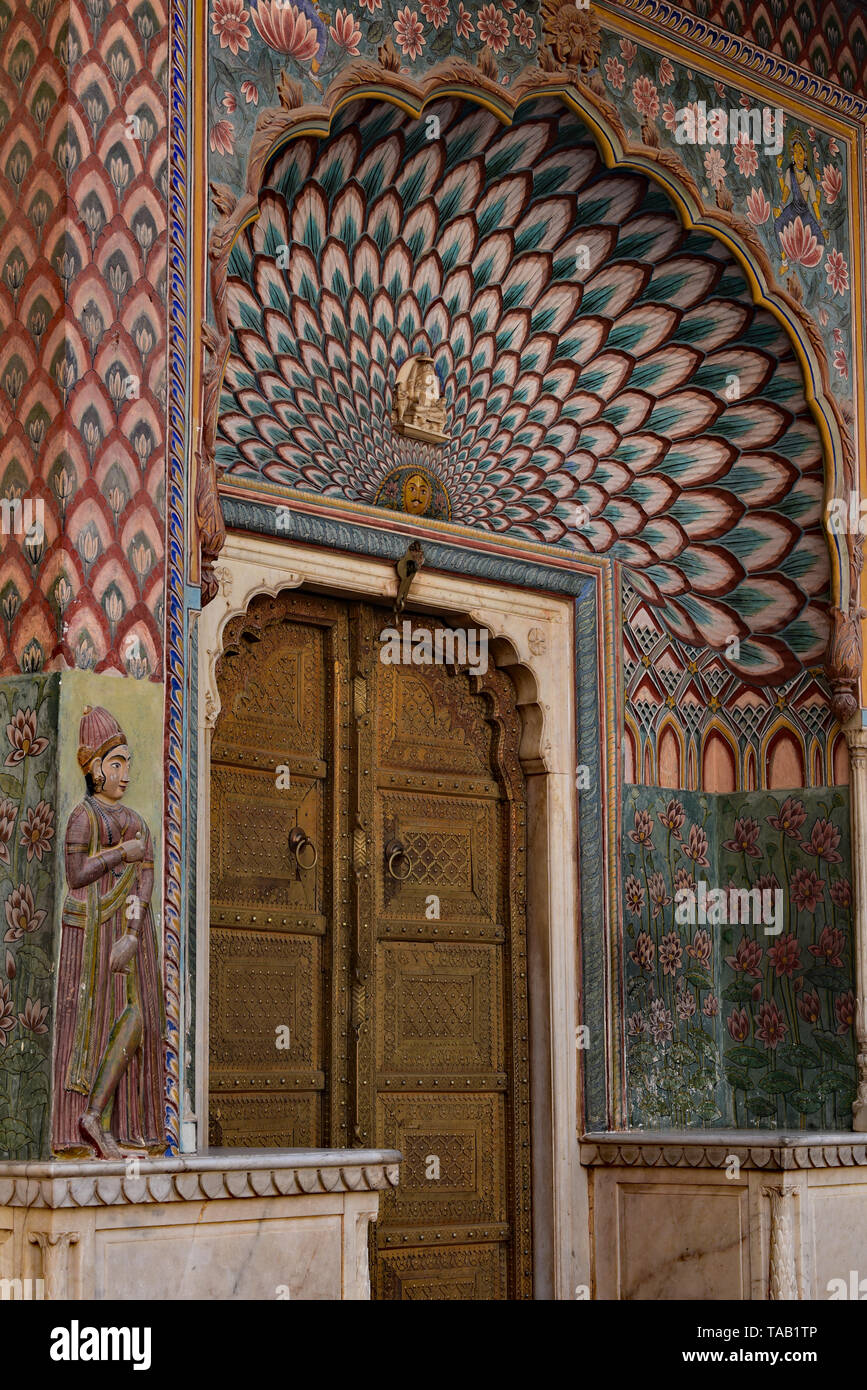 Il sorprendente Lotus Gate, uno dei quattro, noto come Ridhi Sidhi Pol, Chandra Mahal, City Palace di Udaipur, Rajasthan, stato dell India occidentale, in Asia. Foto Stock