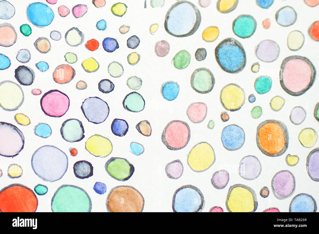 Acquerello multicolori disegnate a mano cerchi pattern. Forme rotonde ornamento. Verniciato colorato design bolle. Foto Stock