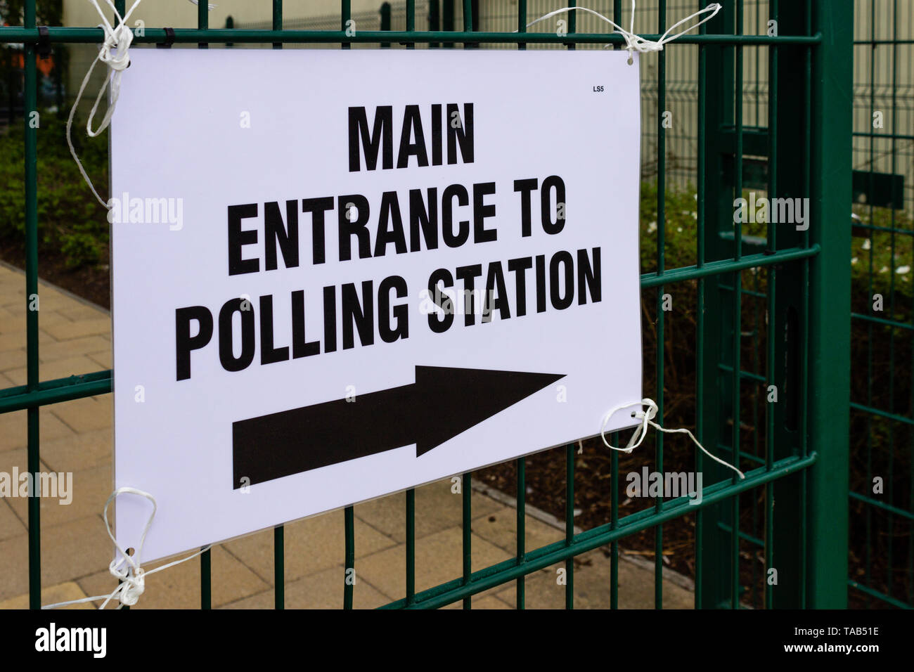 Segni al di fuori di una stazione di polling durante l'UE il Parlamento elezione in Scozia nel maggio 2019 Foto Stock