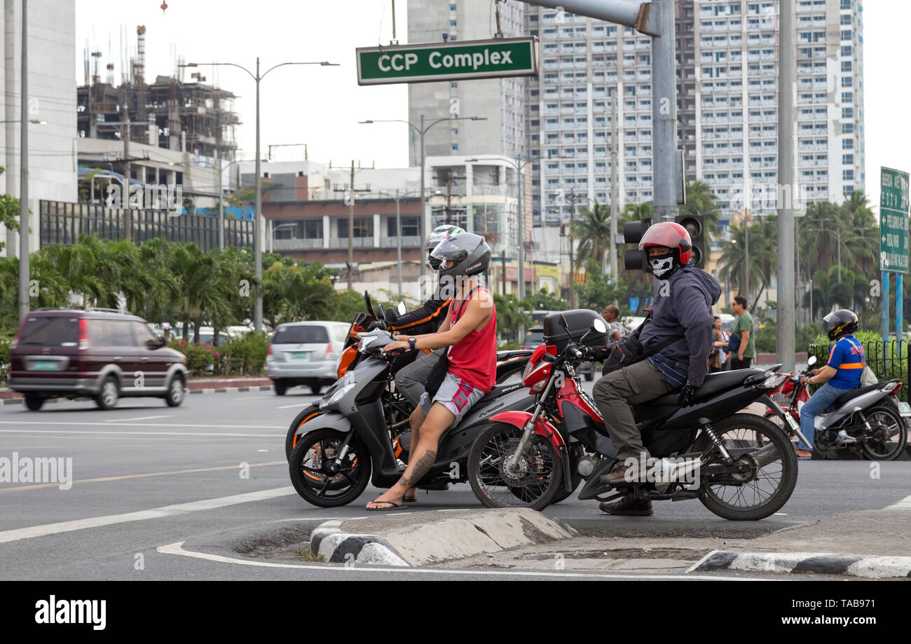 Bikers per le strade di Manila Foto Stock