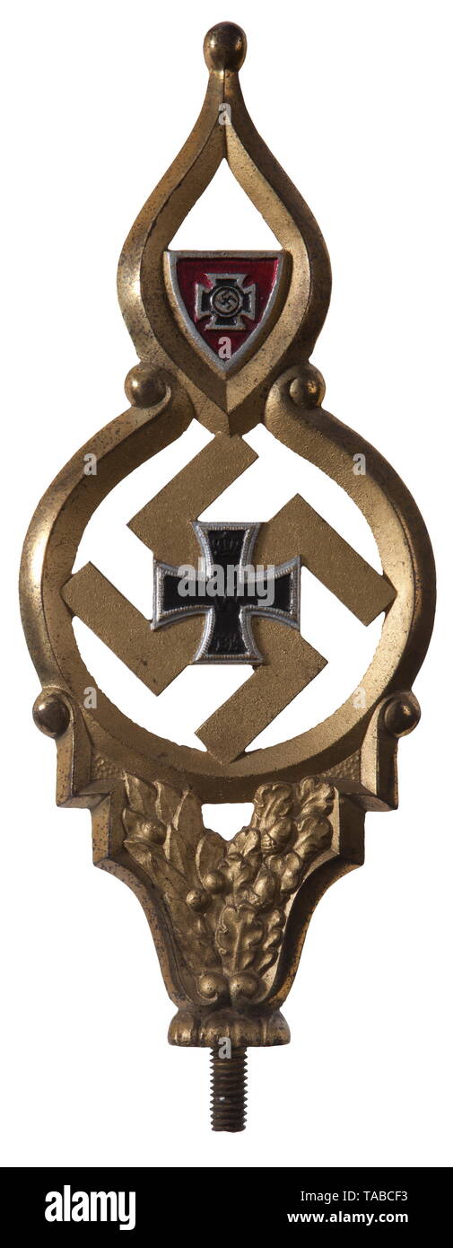 Un Deutsche Reichskriegerbund palo alto alluminio dorato swastika e oakleaves con dipinti a mano WW1 croce di ferro e la protezione con centrato swastika. Dimensioni 25 x 10 cm, con 1 cm di palo in acciaio vite. USA-lotto, vedere pagina 4. storica, storica, veterano, vet, veterani, associazione, associazioni, organizzazione, organizzazione, organizzazioni, organizzazioni, oggetto, gli oggetti alambicchi, clipping, clippings, tagliate, cut-out, cut-outs, bandiera, bandiere, emblema, emblemi, insegne, xx secolo, Additional-Rights-Clearance-Info-Not-Available Foto Stock