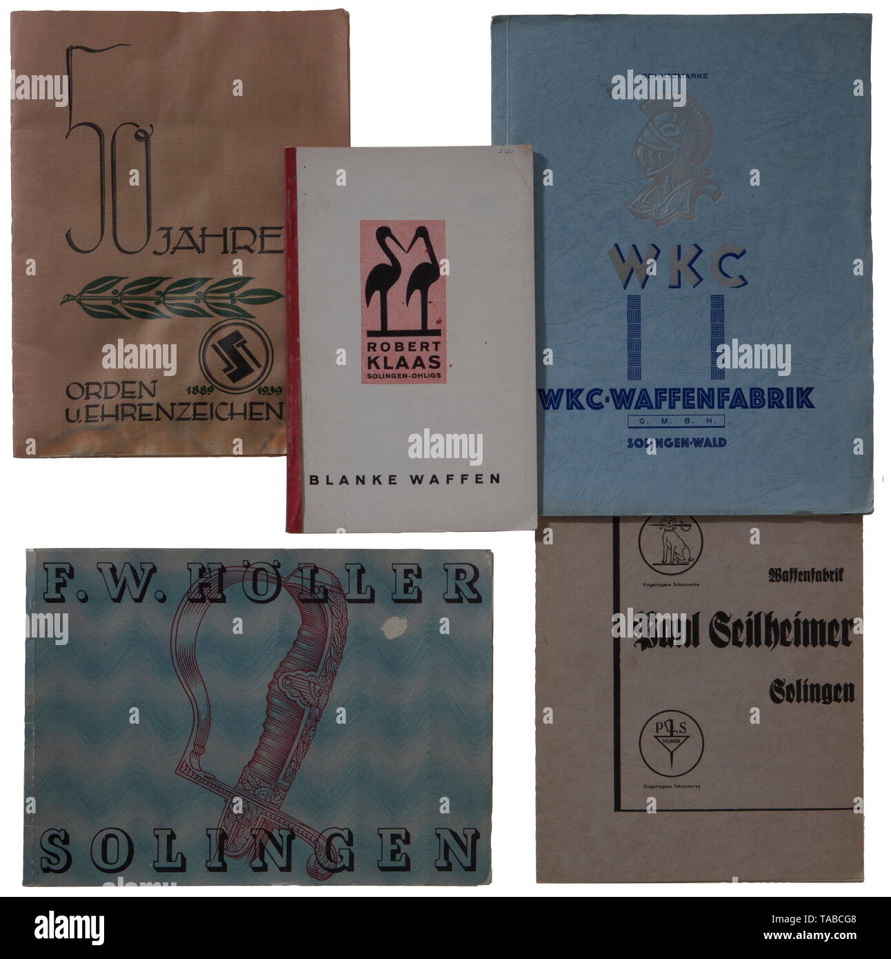 Un gruppo del Terzo Reich armi da taglio, ordini e decorazioni cataloghi pubblicitari WKC (32 x 25 cm), Paolo Seilheimer (27,5 x 21,5 cm), Steinhauer e Lück (28 x 21,5 cm/acqua danneggiata), Robert Klaas (24 x 16 cm), e la F.W. Holler (31 x 21 cm) con tavole a colori. USA-lotto, vedere pagina 4. storica, storica del xx secolo, Editorial-Use-solo Foto Stock