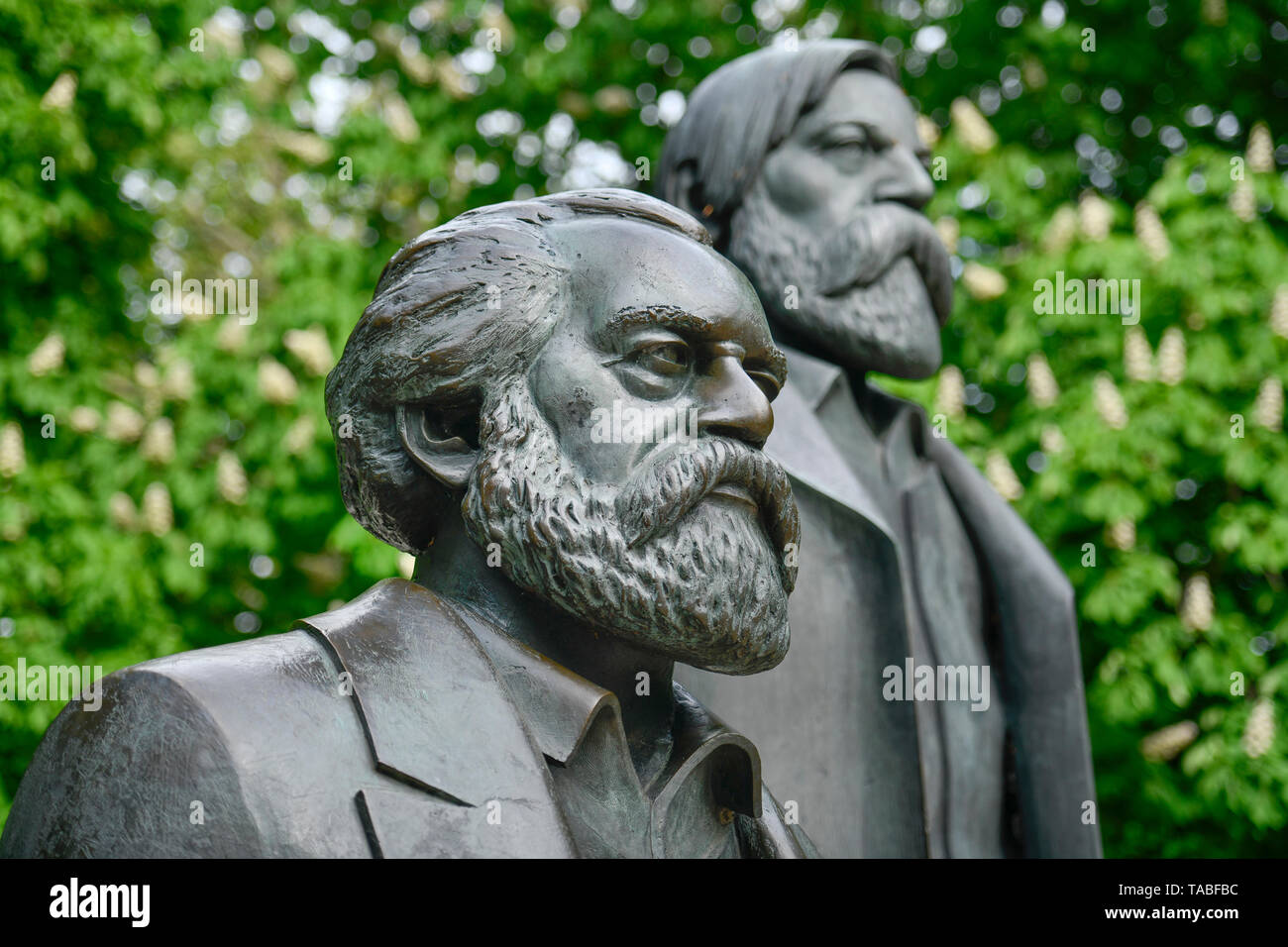 Marx angel è un monumento, del Karl Liebknecht street, medio, Berlino, Germania, Marx-Engels-Denkmal, Karl-Liebknecht-Strasse, Mitte, Deutschland Foto Stock