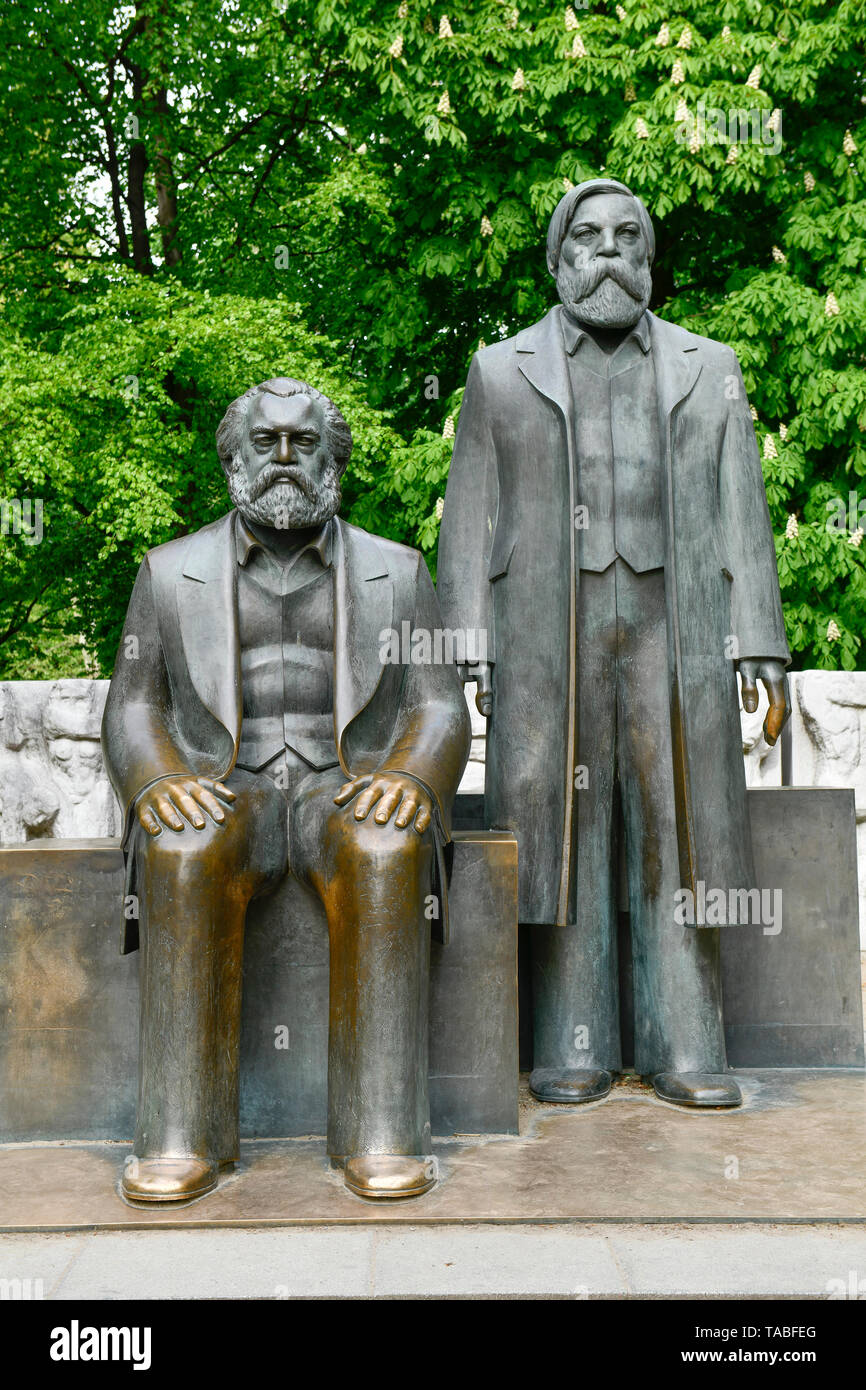Marx angel è un monumento, del Karl Liebknecht street, medio, Berlino, Germania, Marx-Engels-Denkmal, Karl-Liebknecht-Strasse, Mitte, Deutschland Foto Stock