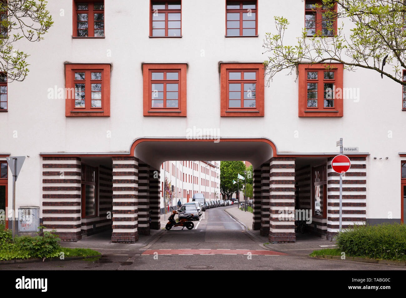 Il Naumann complesso residenziale nel quartiere Riehl, costruita negli anni 1927-29, gateway, Colonia, Germania. die Naumannsiedlung im Stadtteil Riehl, in Foto Stock