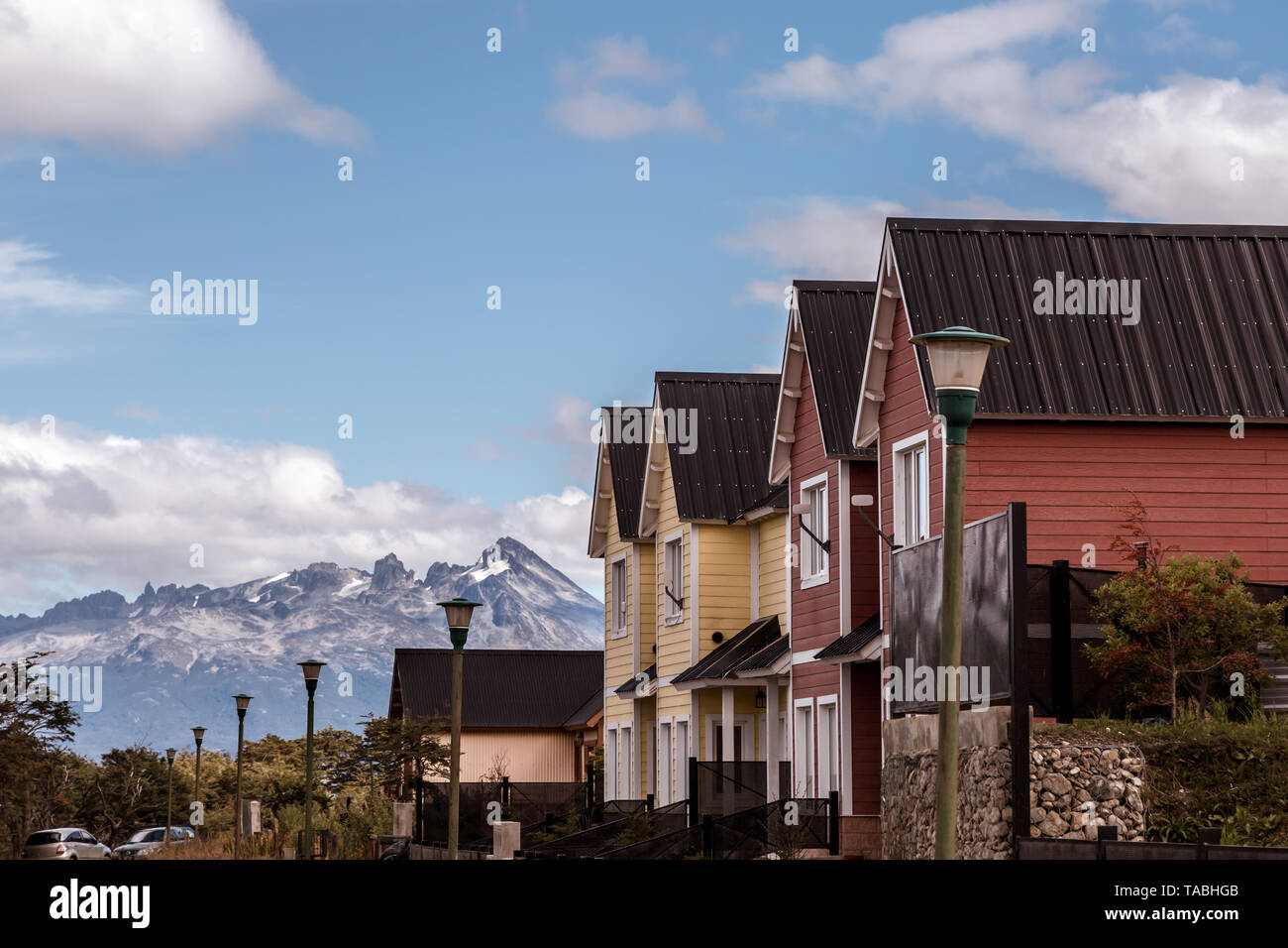 Argentina, Ushuaia, la fine del mondo e il quartiere, case, montagne, Patagonia, vista. Foto Stock