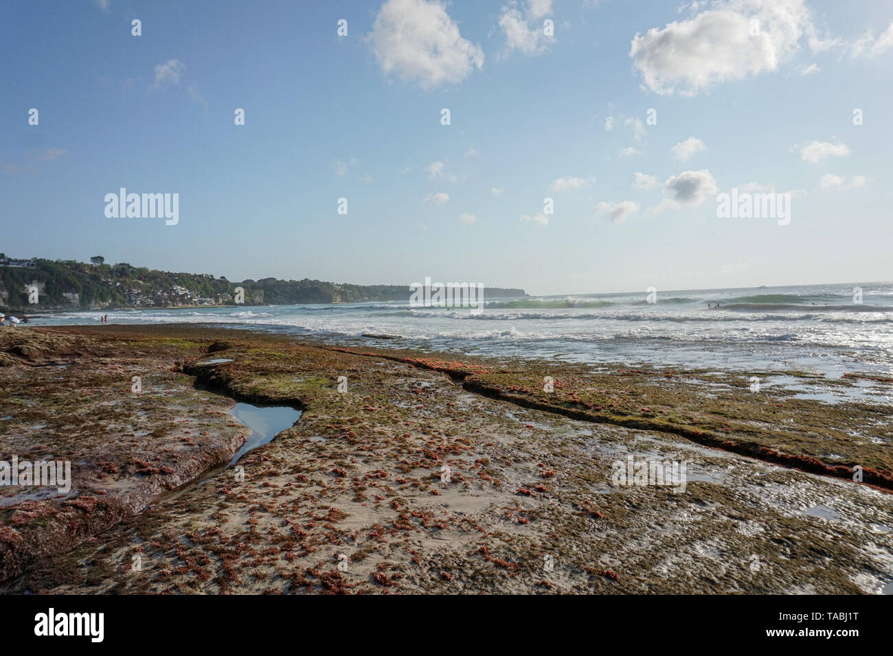 Spiaggia rocciosa scape dopo reef esposto a bassa marea Foto Stock