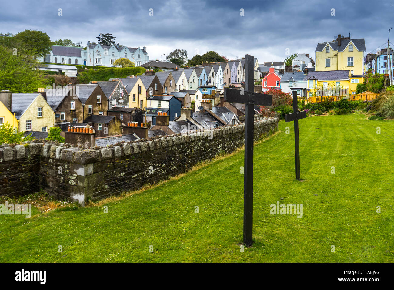 Fila di case a colori, Cobh, Irlanda, Europa Foto Stock