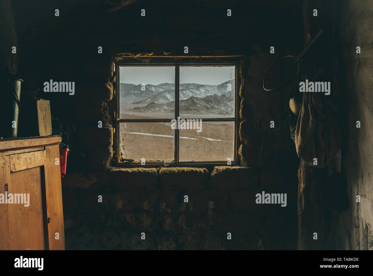 Scattato dall'interno cabina guardando attraverso la finestrella quadrata all'esterno. Foto Stock