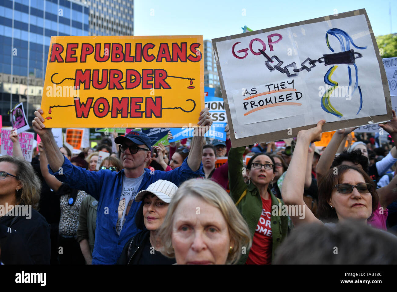 Planned Parenthood detiene un Rally per arrestare i divieti a Foley Square il 21 maggio 2019 a New York. Foto Stock