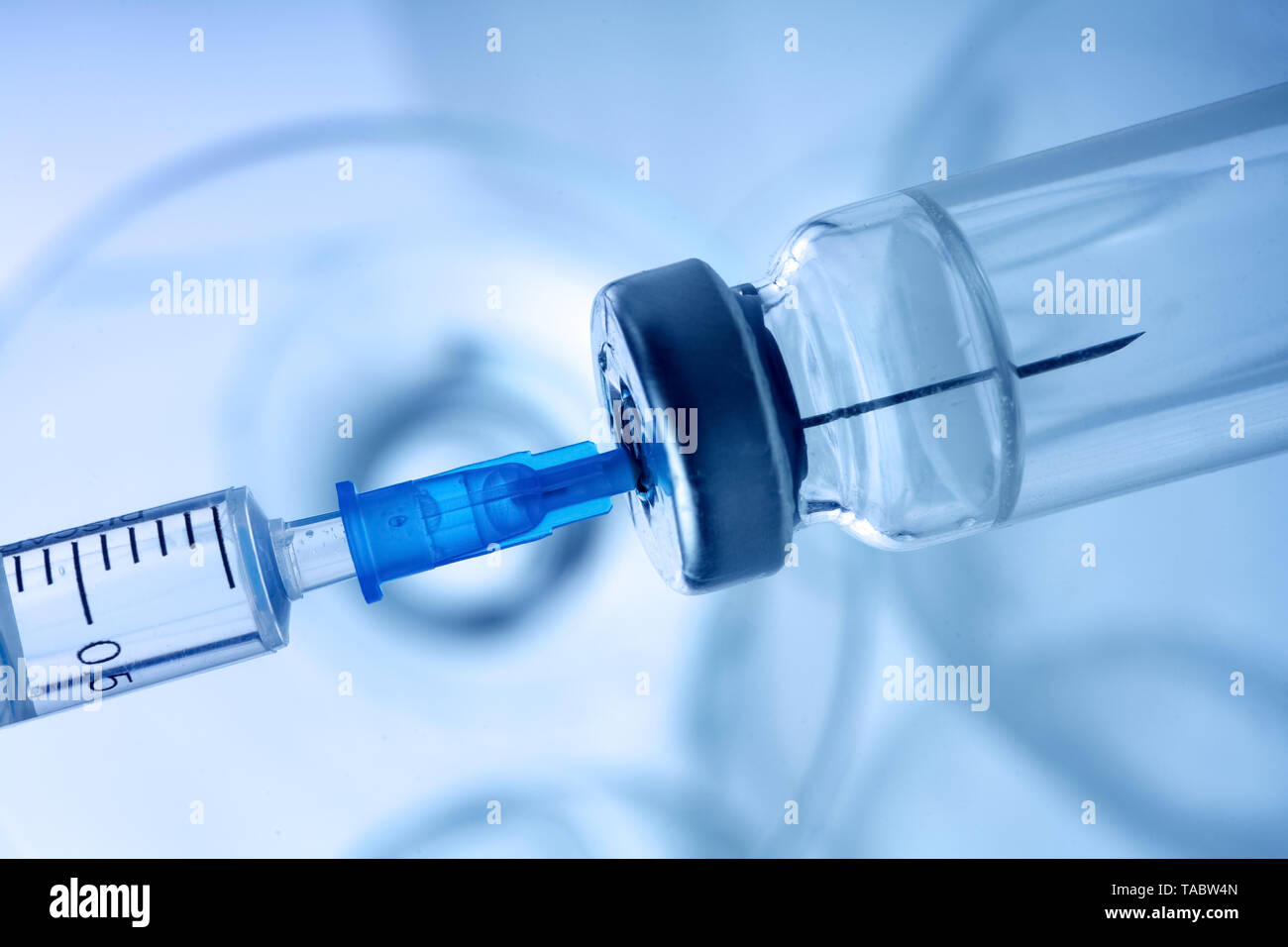 Flaconcino di vaccino influenza della dose di farmaco shot ago della siringa,concetto medico la vaccinazione iniezione ipodermica Foto Stock