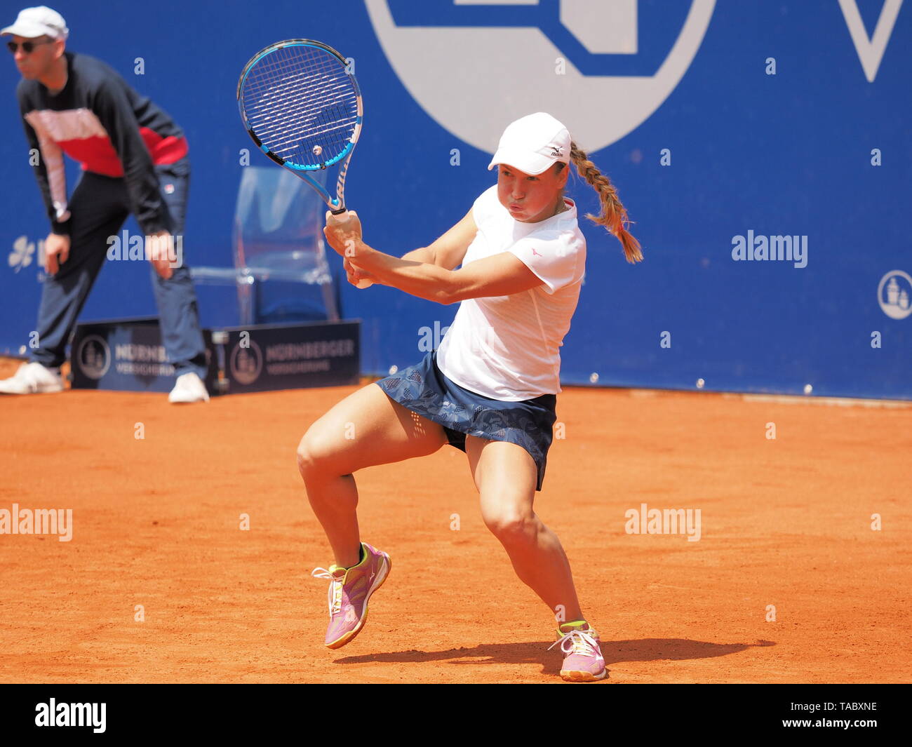 Norimberga, Germania - 23 Maggio 2019: Kazach giocatore di tennis Yulia Putintseva a Euro 250.000 Versicherungscup WTA Tournament quarterfinal match contro Foto Stock