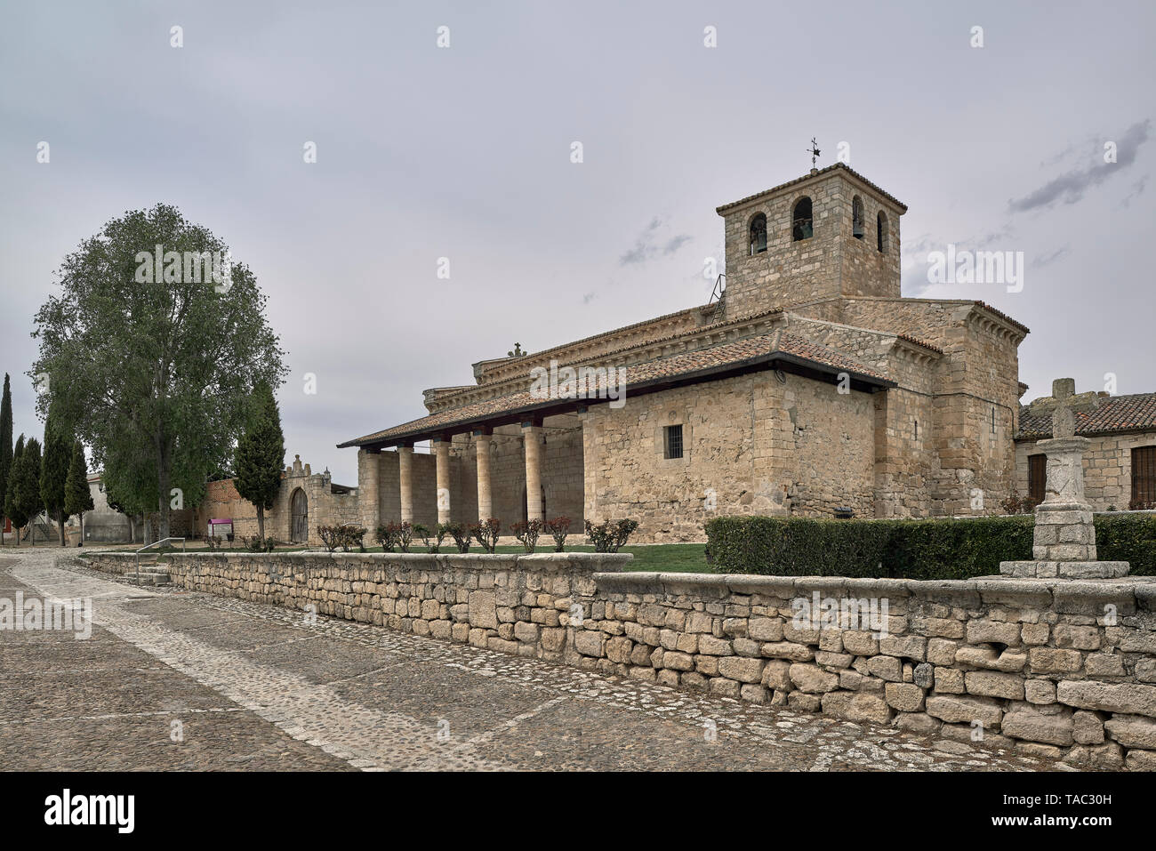 Chiesa di Santa Maria è un tempio cattolico che si trova nella città di Wamba, provincia di Valladolid, Castilla y León, Spagna. Foto Stock