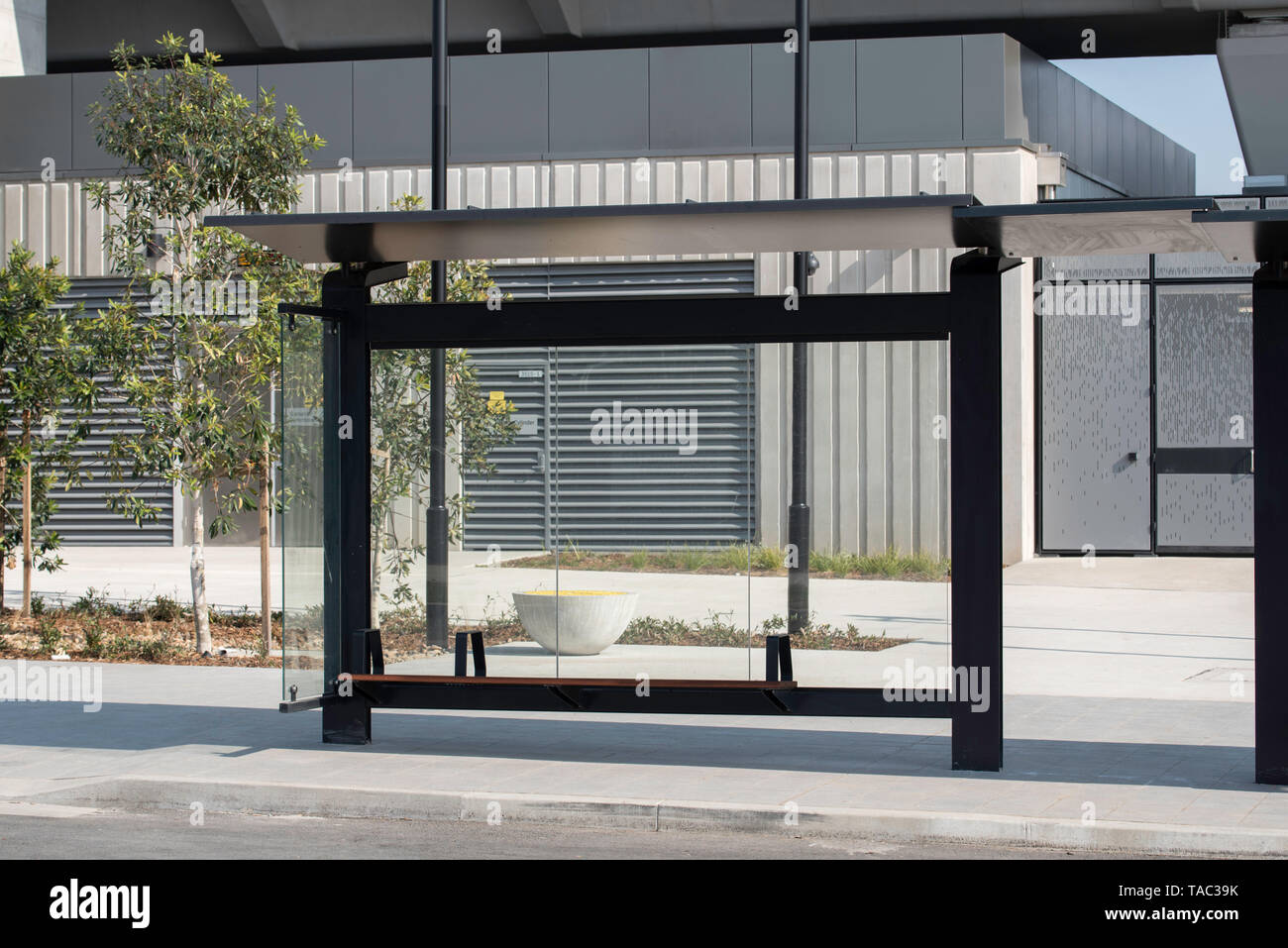 Maggio 2019 Syd, Australia: uno dei nuovi autobus si ferma alla stazione di Kellyville interconnessa con la nuova Metropolitana di Sydney Nord-ovest linea ferroviaria apertura 26 maggio Foto Stock
