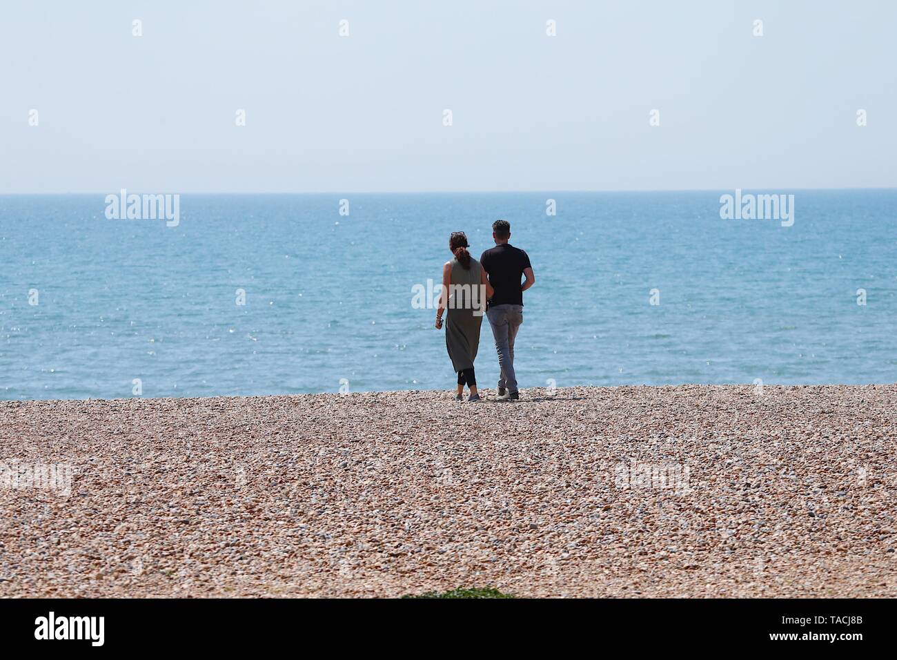 Hastings, East Sussex, Regno Unito. 24 Maggio, 2019. Regno Unito: Meteo calda e soleggiata giornata nella località balneare di Hastings sulla costa sud est. Photo credit: Paolo Lawrenson/Alamy Live News Foto Stock