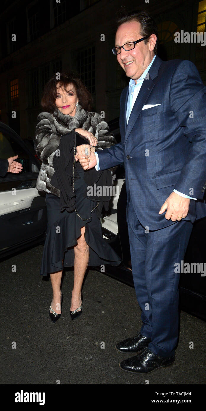 Joan Collins e Percy Gibson spotted arrivando a Tramp il 50 anniversario delle parti nella zona di Mayfair, Londra. Il 23 maggio 2019. Credito: Matrice/MediaPunch ***SOLO PER GLI STATI UNITI*** Foto Stock