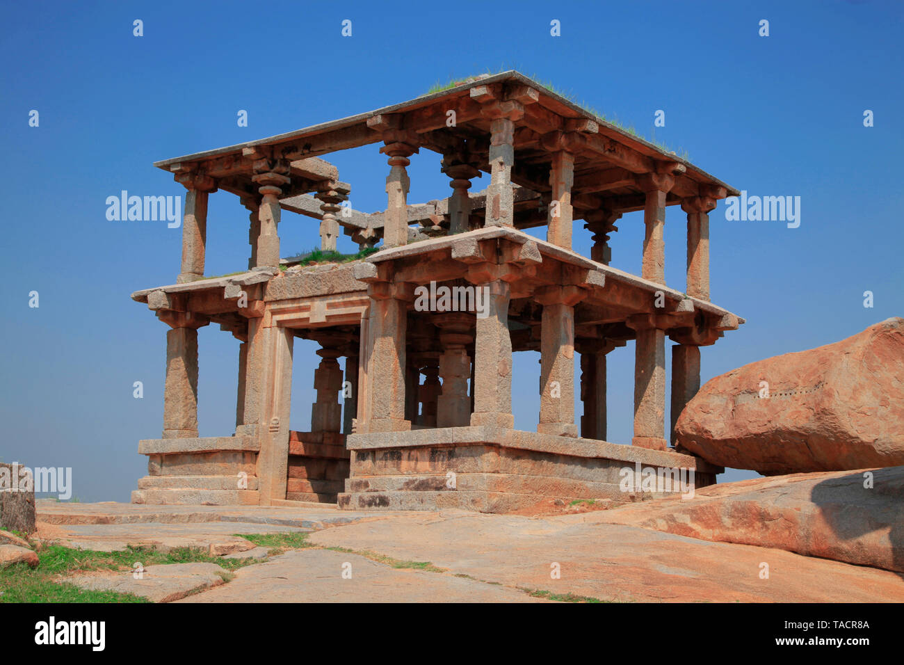 Edificio a due piani a himkut colline, hampi, Vijayanagar, Karnataka, India, Asia Foto Stock