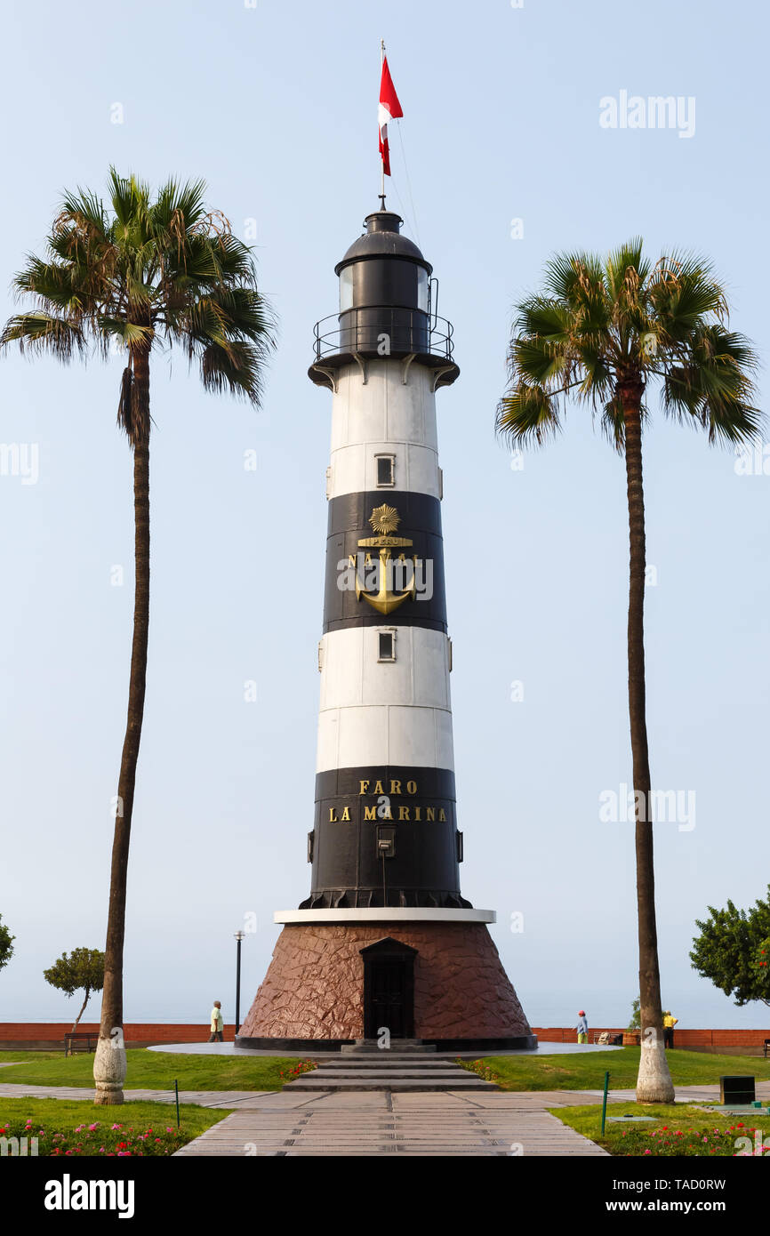 Lima Peru faro di Faro di La Marina formato ritratto landmark Miraflores Foto Stock