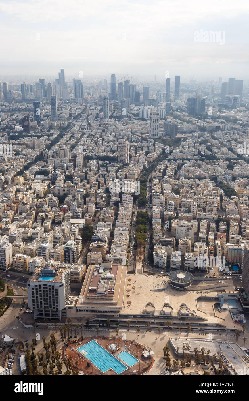 Tel Aviv skyline Israele vista aerea della città in formato ritratto grattacieli foto Foto Stock