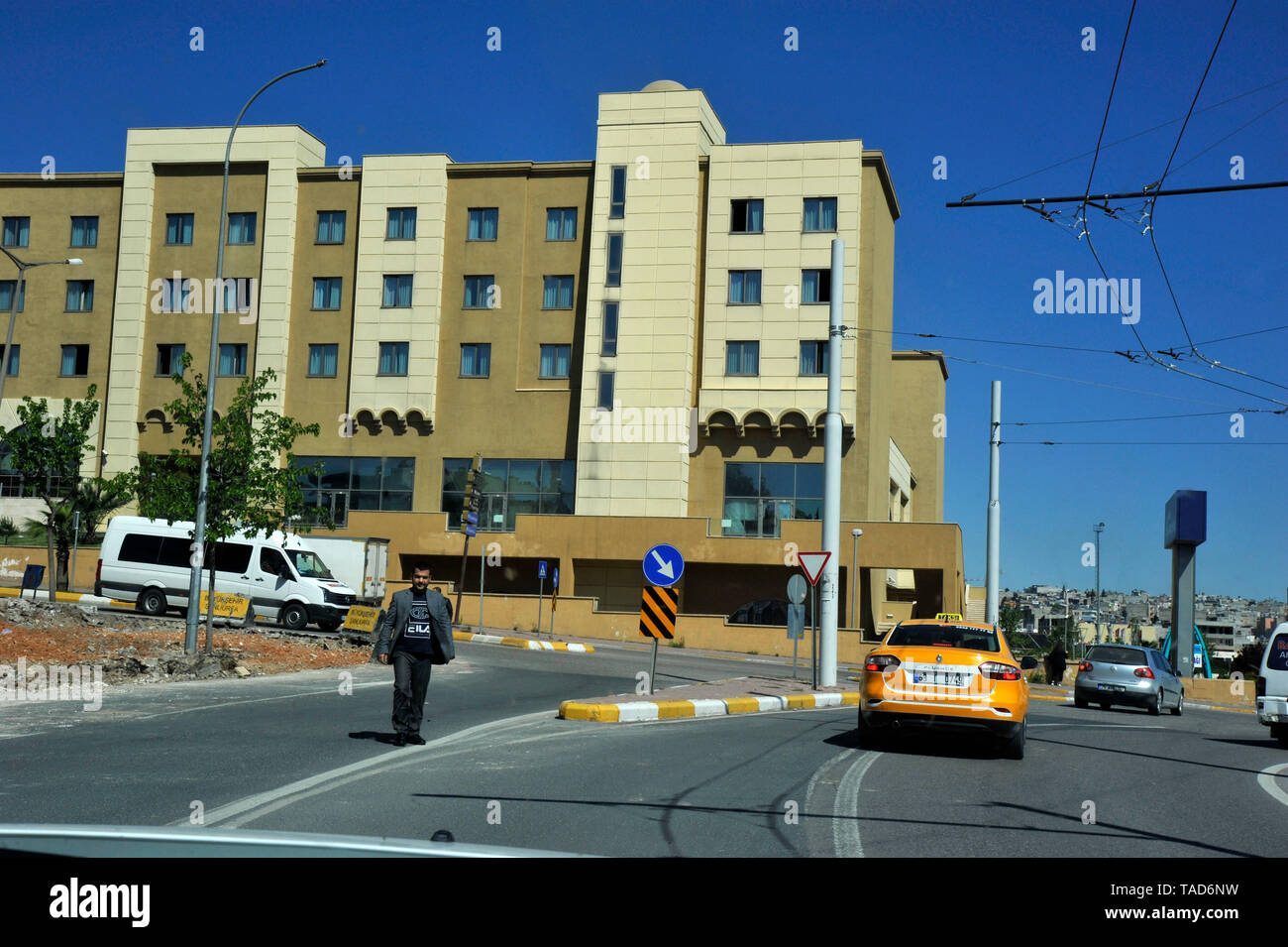 Contemporanea scena di strada di Sanliurfa vicino a Gobekli Tepe in Turchia orientale Foto Stock