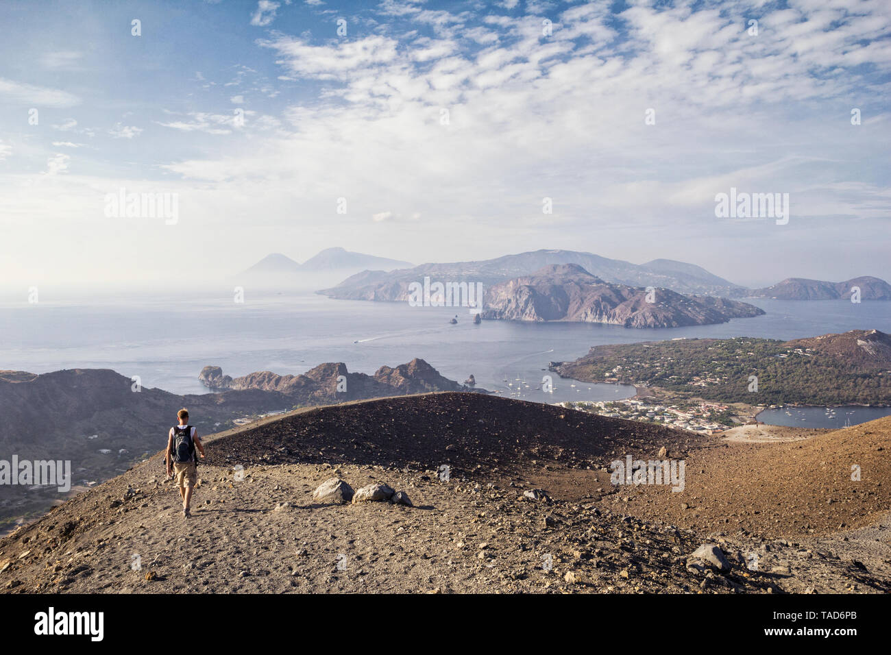 Isole Eolie o Lipari, Vulcano, Escursionista al vulcano Foto Stock