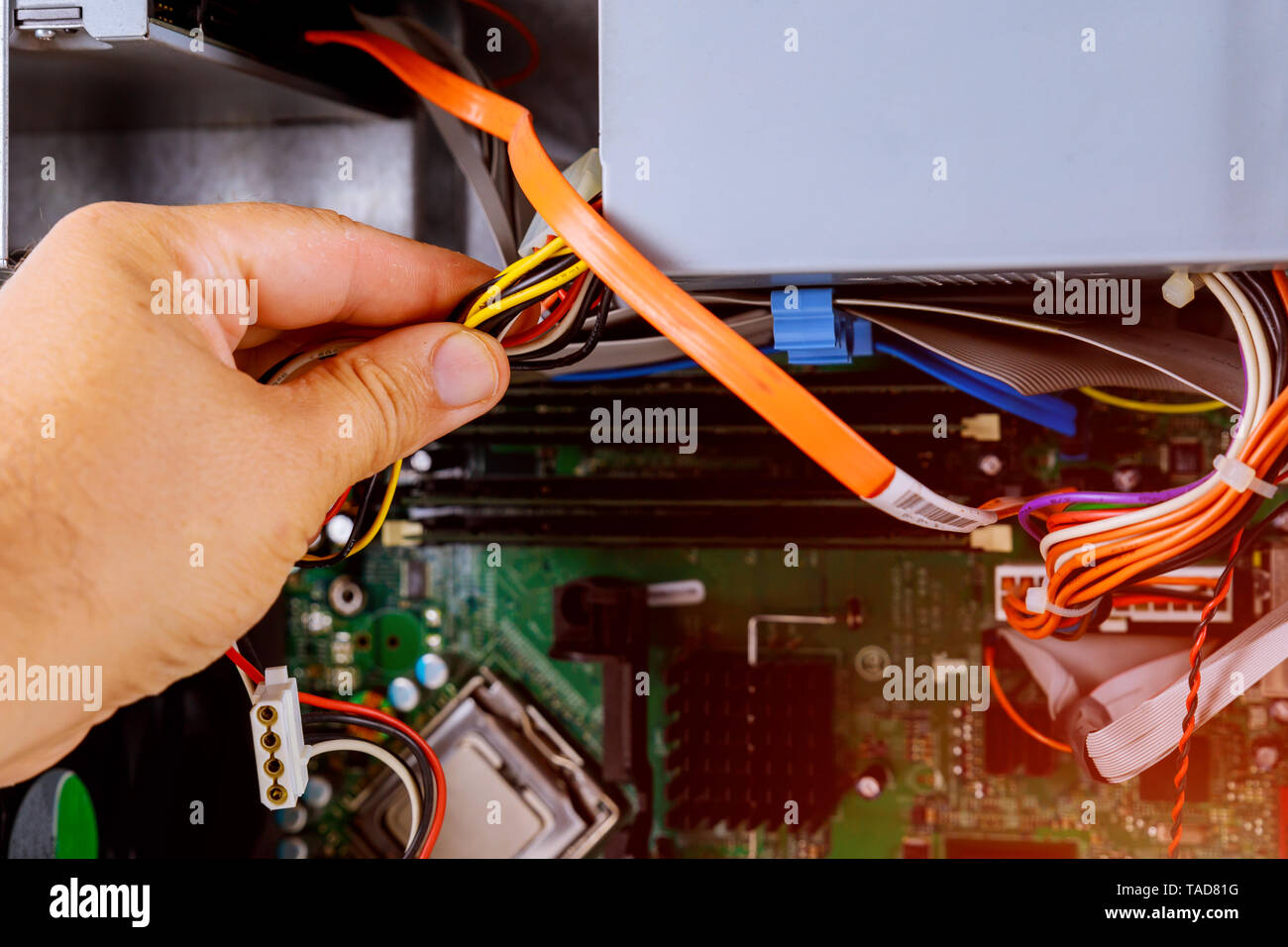 Computer riparazione di hardware del computer nel centro di servizio della smontato computer rotto Foto Stock