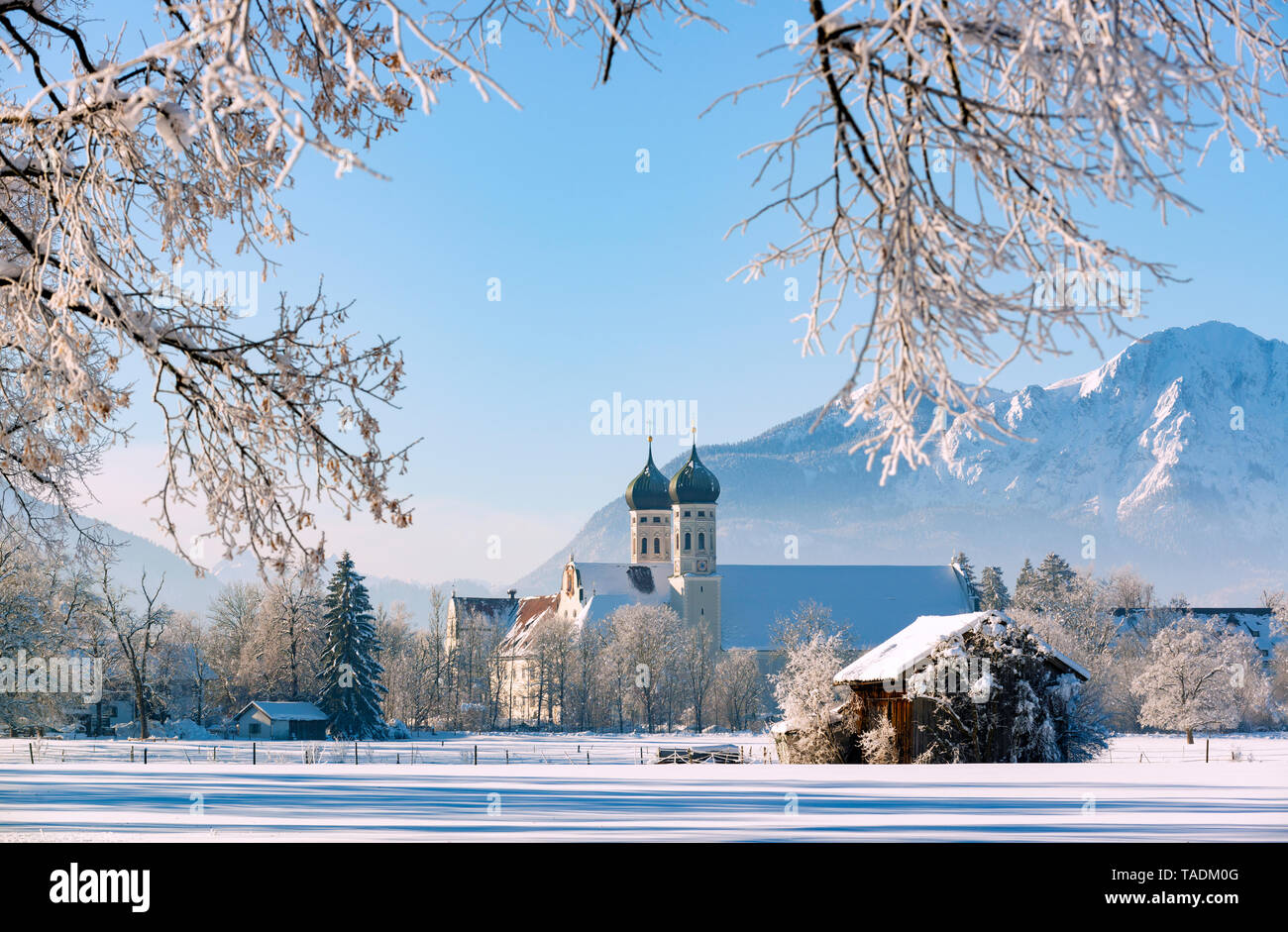 In Germania, in Baviera, Toelzer Terra, Benediktbeuern Abbey in inverno Foto Stock