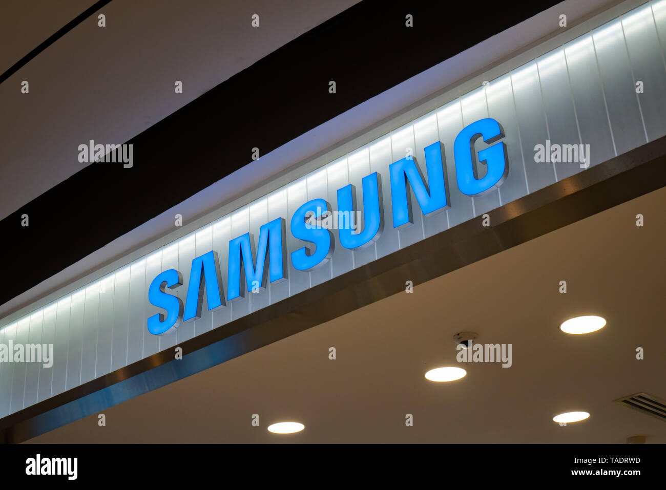 Bangkok, Tailandia - 22 Maggio 2019: logo Samsung nella parte anteriore del negozio. Foto Stock