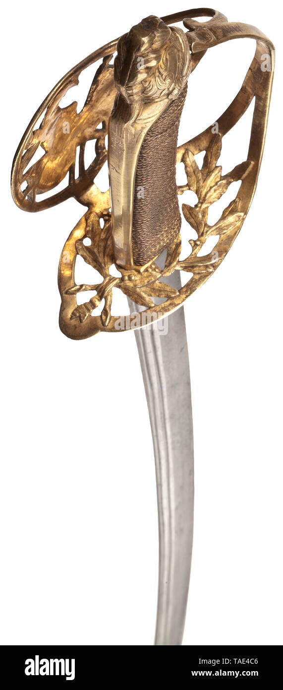 Un funzionario di Sabre, periodo rivoluzionario singola curva lama a bordo con doppio gualchiere, dorata del cestello traforata elsa con trofei di armi costituito da bandiere catturate, un cannone con associati paraphernalia, una mazza e uno scudo recanti il simbolo rivoluzionario del galletto capi, la piastra di protezione formato da rami di alloro, casco pomo, dorate avvolgimento di presa. Fodero in cuoio con raccordi in ottone. Lunghezza 92 cm. Periodo rivoluzionario sabre in splendide condizioni. storica, storica del XVIII secolo, l'Europa, Additional-Rights-Clearance-Info-Not-Available Foto Stock