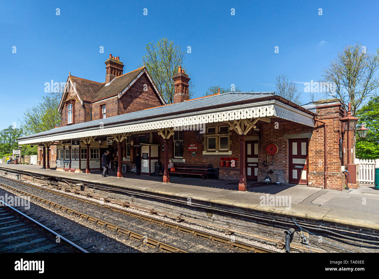 La stazione ferroviaria edificio presso la ferrovia Bluebell a Sheffield Park Station in East Surrey in Inghilterra REGNO UNITO Foto Stock